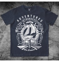 Темно-синяя футболка с кораблем 